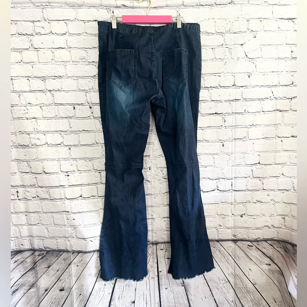 Flare jeans with pearls. Size 3X